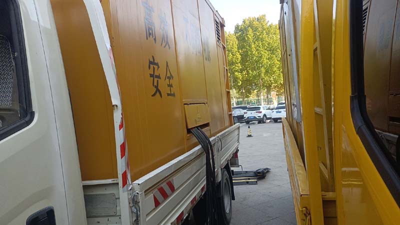 息烽如何判断柴油发电机组和UPS电源的切换时间是否符合要求？