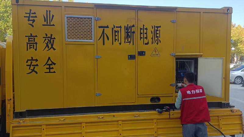 息烽柴油发电机组和UPS电源配合使用时，如何避免切换过程中的电力中断？